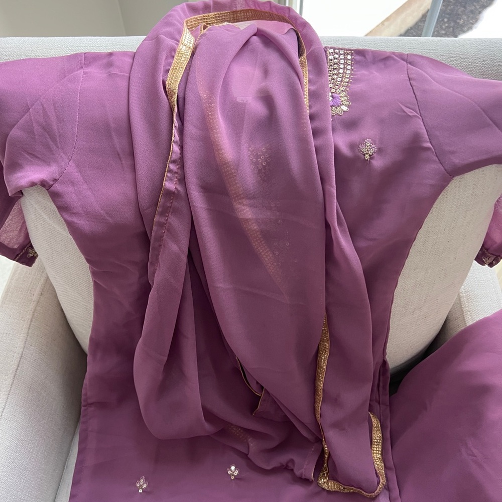 Purple Embellished Traditional Indian dress - Picture 5 of 6